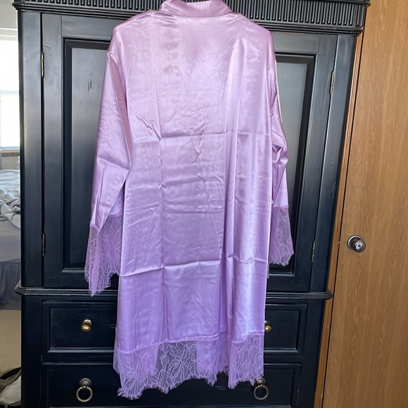 Mentionables Robe - Picture 10 of 11
